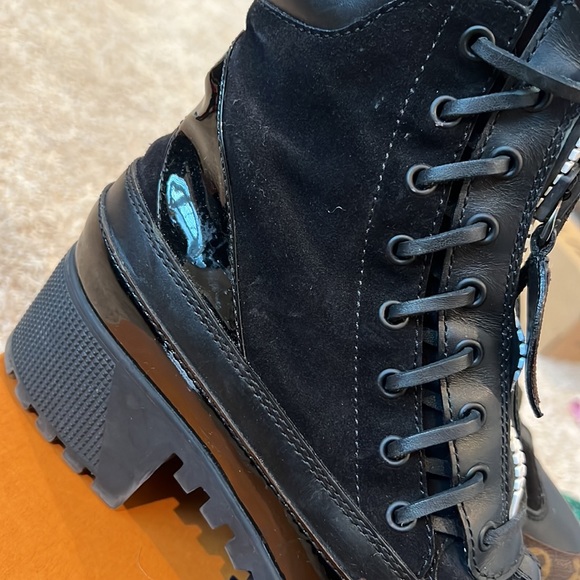 Louis Vuitton lace up Boots - Picture 6 of 14